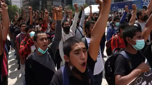Padres de normalistas de Ayotzinapa piden justicia por sus hijos desaparecidos en el 2014 Padres de normalistas de Ayotzinapa piden justicia por sus hijos desaparecidos en el 2014