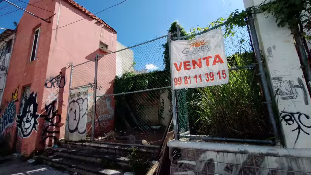 nfluyeron factores como la inflación, los estragos de la pandemia por coronavirus, la falta de capital e inseguridad en Cancún.