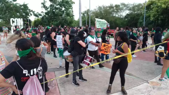 Feministas piden en cancín que el aborto sea leal y seguro