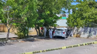 Hallan taxi abandonado en Urbi Villas de Cancún; estaría relacionado con el hombre encontrado sin vida en Paseo Kusamil