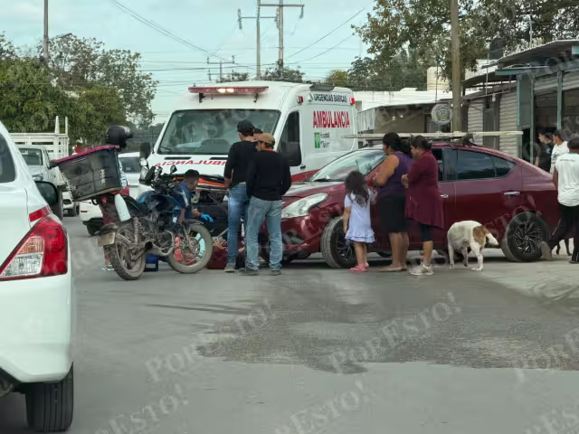 Testigos señalaron que el conductor del vehículo se incorporó a la vía sin contar con la visibilidad suficiente, lo que derivó en el percance