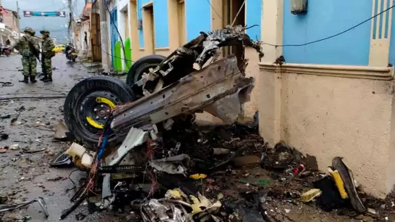 Explosión de un coche bomba en Colombia deja 43 personas heridas Explosión de un coche bomba en Colombia deja 43 personas heridas