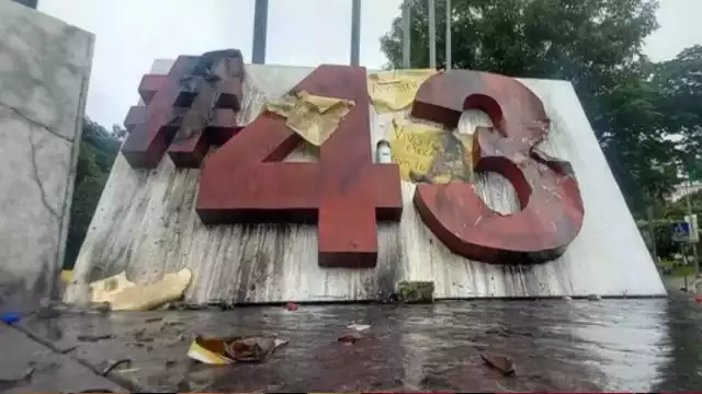 Vandalizan antimonumento a los 43 de Ayotzinapa en la Ciudad de México
