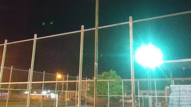 La reja ha sido reportada a la comuna; sin embargo, no ha sido atendido