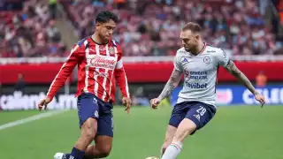 Chivas empata con Cruz Azul y complica su pase a semifinales