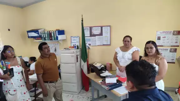 Padres de familia manifestaron molestia tras la cancelación de la ceremonia de entrega de diplomas en un kínder de Escárcega Padres de familia manifestaron molestia tras la cancelación de la ceremonia de entrega de diplomas en un kínder de Escárcega