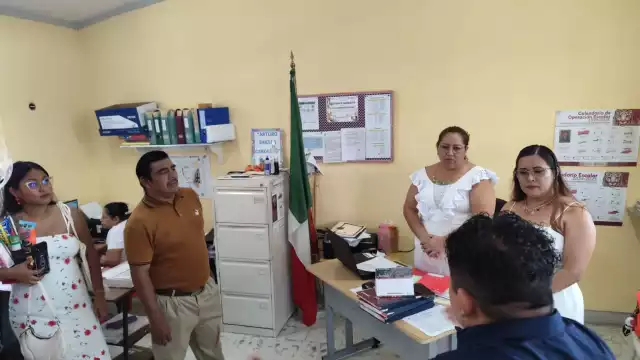 Padres de familia manifestaron molestia tras la cancelación de la ceremonia de entrega de diplomas en un kínder de Escárcega