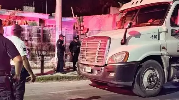 Tras un operativo de búsqueda, el trailero fue ubicado en la avenida Maxuxac con calle Chicozapote