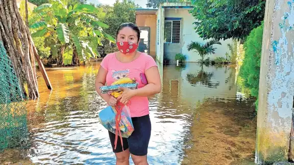 Teresa no puede regresar a su hogar ya que se encuentra inundado Foto: El Universal Teresa no puede regresar a su hogar ya que se encuentra inundado Foto: El Universal