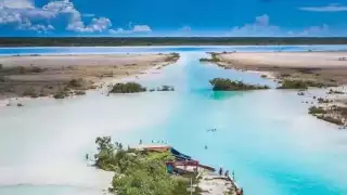 Conoce algunos datos curiosos del Canal de los Piratas de Bacalar