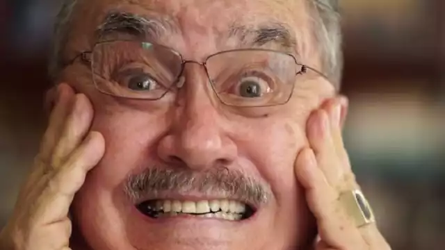 Pedro Sola indicó que lo más probable es que no presente síntomas o complicaciones mayores, pues ya cuenta con las dos dosis de la vacuna contra COVID-19;