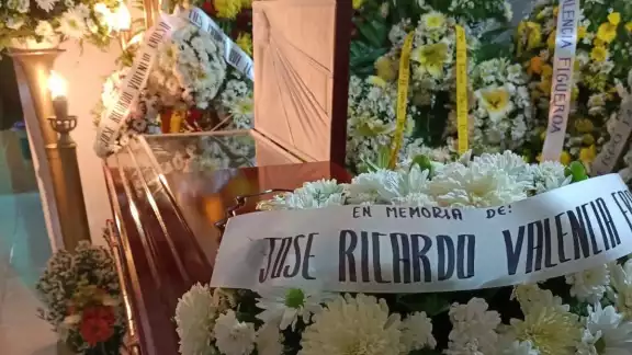El cuerpo del hombre fue entregado y sepultado ayer por la mañana El cuerpo del hombre fue entregado y sepultado ayer por la mañana