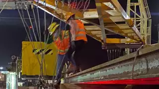 La barcaza Ocean Grace arribó ayer con más de 14 mil 800 toneladas de la grava que sirve para rellenar las vías del megaproyecto ferroviario del Sureste