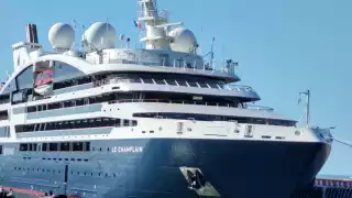 Los ciudadanos que llegaron en la embarcación recorrieron el Centro Histórico de Campeche