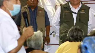 Joaquín Díaz Mena estuvo en los módulos de atención para conocer los problemas de los habitantes