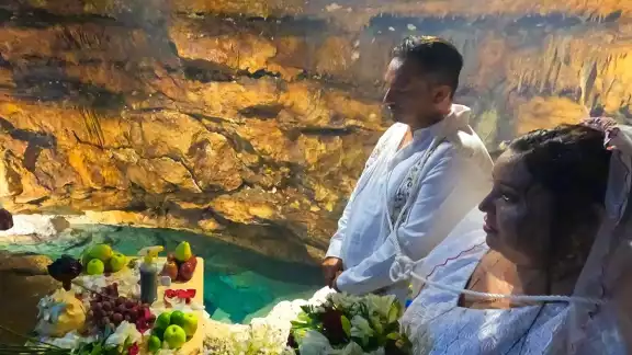 La pareja celebró esta unión con un ritual maya en el cenote Maní Chan La pareja celebró esta unión con un ritual maya en el cenote Maní Chan