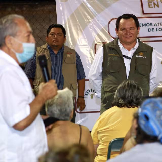 Joaquín Díaz Mena estuvo en los módulos de atención para conocer los problemas de los habitantes