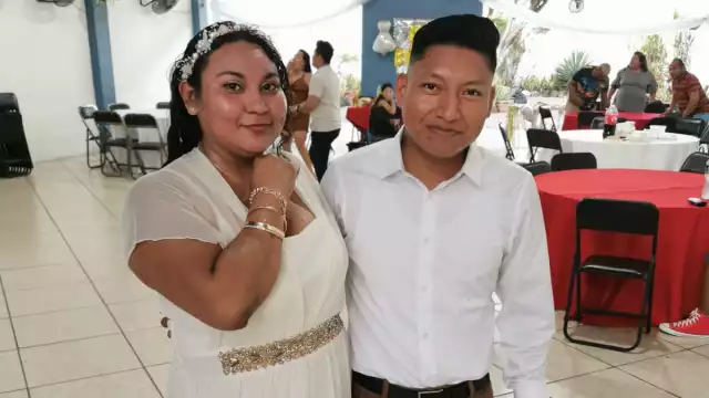 La joven pareja recibió el amor de toda la ciudad en el inicio de su vida juntos.