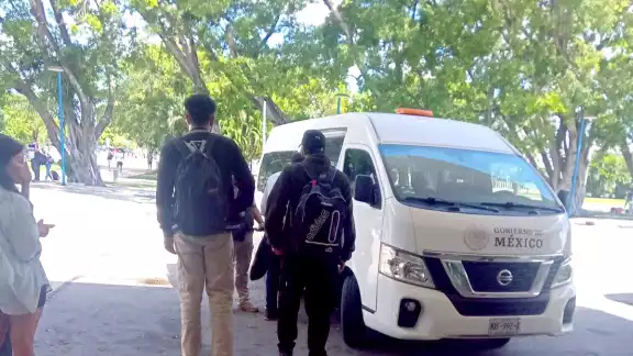 Debido a la actitud nerviosa de los extranjeros, personal del INM los llevó hacia una unidad federal Debido a la actitud nerviosa de los extranjeros, personal del INM los llevó hacia una unidad federal