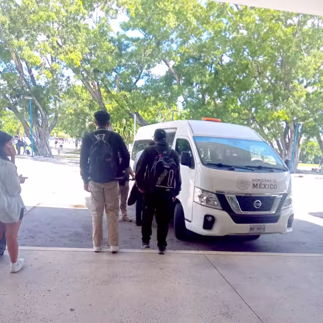 Debido a la actitud nerviosa de los extranjeros, personal del INM los llevó hacia una unidad federal