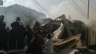 De manera preliminar se habla de que al menos cinco personas estarían heridas tras la explosión y posterior derrumbe de la vivienda.