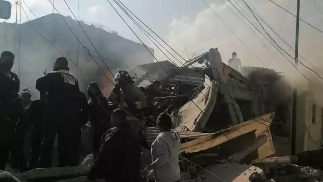 De manera preliminar se habla de que al menos cinco personas estarían heridas tras la explosión y posterior derrumbe de la vivienda.