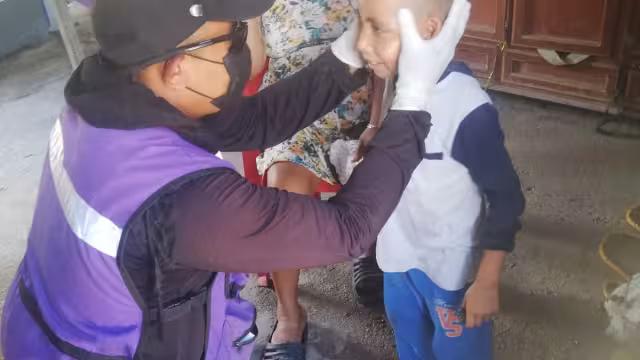 Los paramédicos determinaron que la mujer y su hijo no presentaban lesiones graves