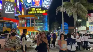 Los antros con el estricto protocolo al ingresar, no así dentro, donde se baila y se bebe sin guardar la sana distancia