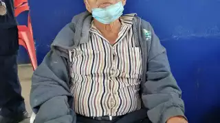 El adulto mayor rescatado en Cancún presenta una herida en el ojo derecho, que ya tiene costras