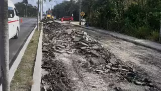 Maquinarias iniciaron con el levante del pavimento en uno de los dos carriles de la carretera Costera Sur de Cozumel, sin alertar a los automovilistas