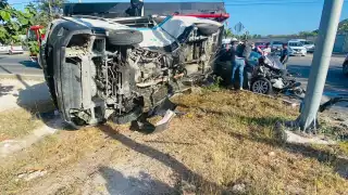Así terminó la van foránea luego del accidente