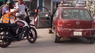 A pesar del fuerte impacto, el motociclista resultó ileso