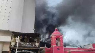 Al lugar arribaron elementos policiacos, personal del cuerpo de bomberos y de protección civil
