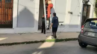 La mujer tuvo que salir por el techo de la casa en el Centro de la Ciudad