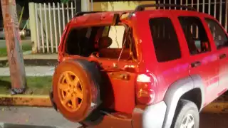 Ambos conductores resultaron policontundidos y con golpes, por lo que fueron trasladados al Hospital General