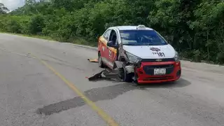 Taxi se impacta con auto particular en Hopelchén