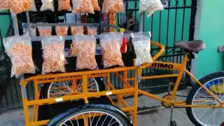 El señor pedía dinero afuera de un Oxxo en Chetumal