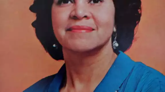 Le sobreviven su viudo, doctor Francisco Luna Kan, quien fuera gobernador de Yucatán en el periodo de 1976 a 1982, sus hijos