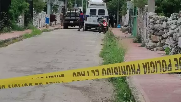Al lugar arribaron elementos de la policía municipal, así como del servicio para levantar el cuerpo Al lugar arribaron elementos de la policía municipal, así como del servicio para levantar el cuerpo
