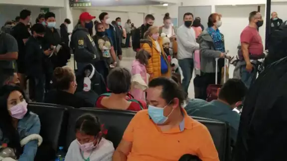 Los pasajeros denuncian el mal manejo de la comunicación en la App, así como la confusión de la aerolínea que los tiene varados en el aeropuerto de la CDMX Los pasajeros denuncian el mal manejo de la comunicación en la App, así como la confusión de la aerolínea que los tiene varados en el aeropuerto de la CDMX