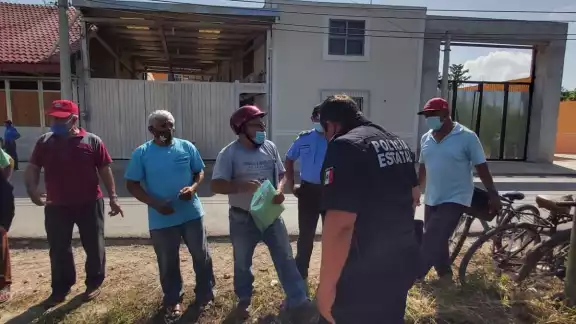 Policías municipales acudieron el lugar para calmar a los ejidatarios