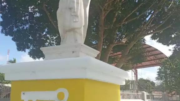 Los ladrones se llevaron la cablería y los focos tipo LED Los ladrones se llevaron la cablería y los focos tipo LED