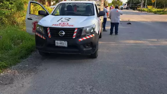 Los paramédicos confirmaron el deceso del conductor de la motocicleta