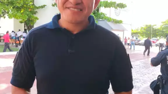 El Maestre Gabriel Formoso recibió su nombramiento como subdirector de la Policía de Cozumel este 26 de agosto El Maestre Gabriel Formoso recibió su nombramiento como subdirector de la Policía de Cozumel este 26 de agosto