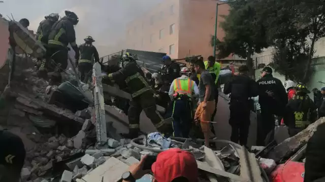 La casa se derrumbó en su totalidad, por lo que se trabaja para ver si hay heridos. Hasta el momento no se ha sacado ningún cuerpo