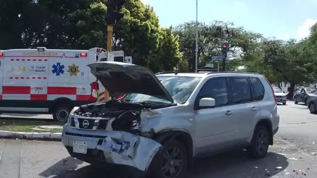 Al lugar llegaron elementos de tránsito, así la ambulancia Y-34 de la Secretaría de Seguridad Pública (SSP)