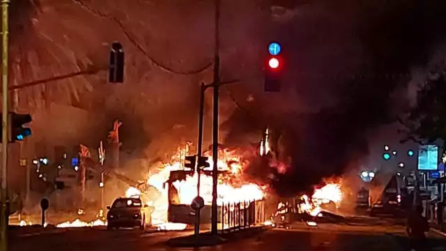 Cohete impacta un autobús en Tel Aviv