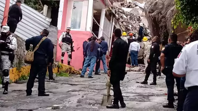 Las autoridades y pobladores continúan con la remoción de escombros