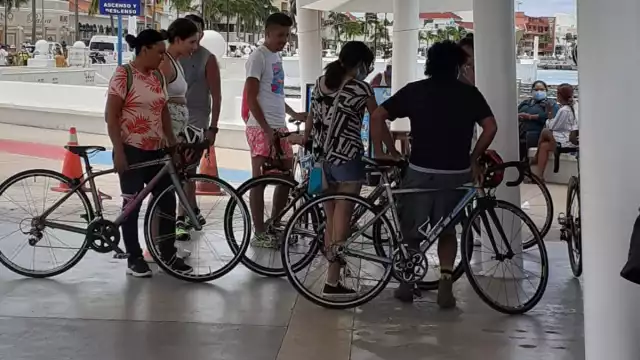 Más de 500 pasajeros abordaron el barco con destino a Playa del Carmen