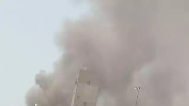 Protección Civil De Sonora informó que coordina labores para combatir un incendio ocurrido desde la mañana en las instalaciones portuarias en Guaymas.